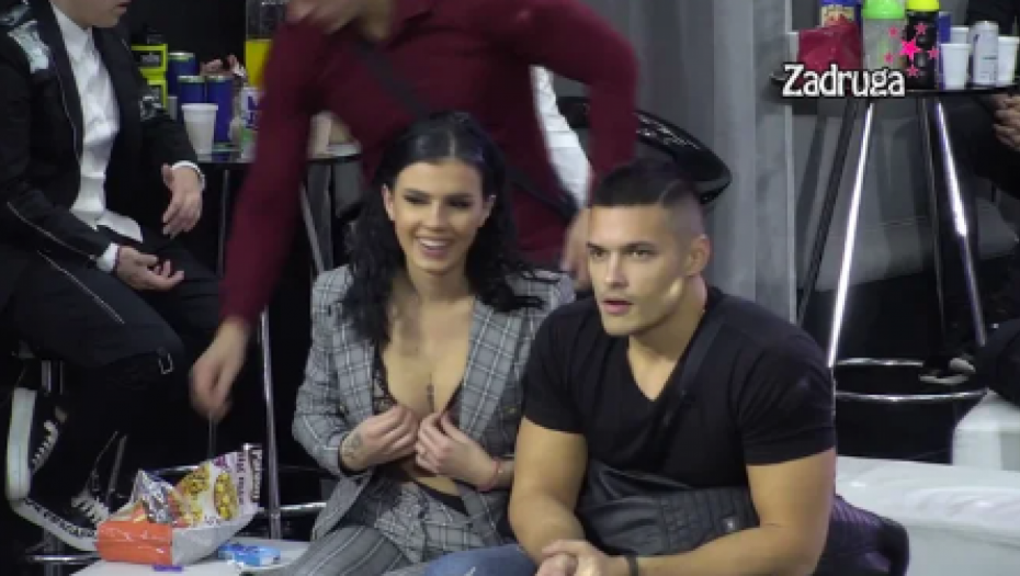 GDE TO GURA RUKU? Marko Marković pomogao Aniti da namesti grudnjak, ovako je ona reagovala