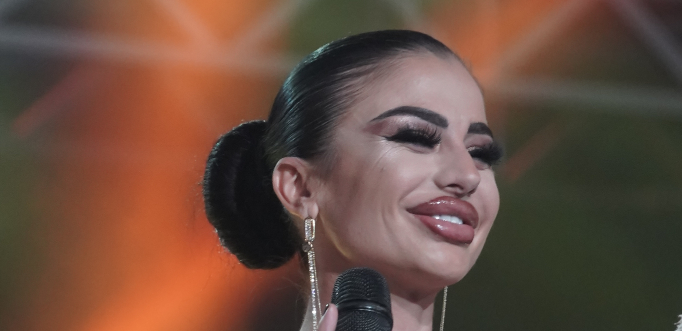 POKAZALA OŽILJAK OD OPERACIJE Sanja Grujić uvećala grudi, nije uspela da sakrije tragove intervencije (FOTO)