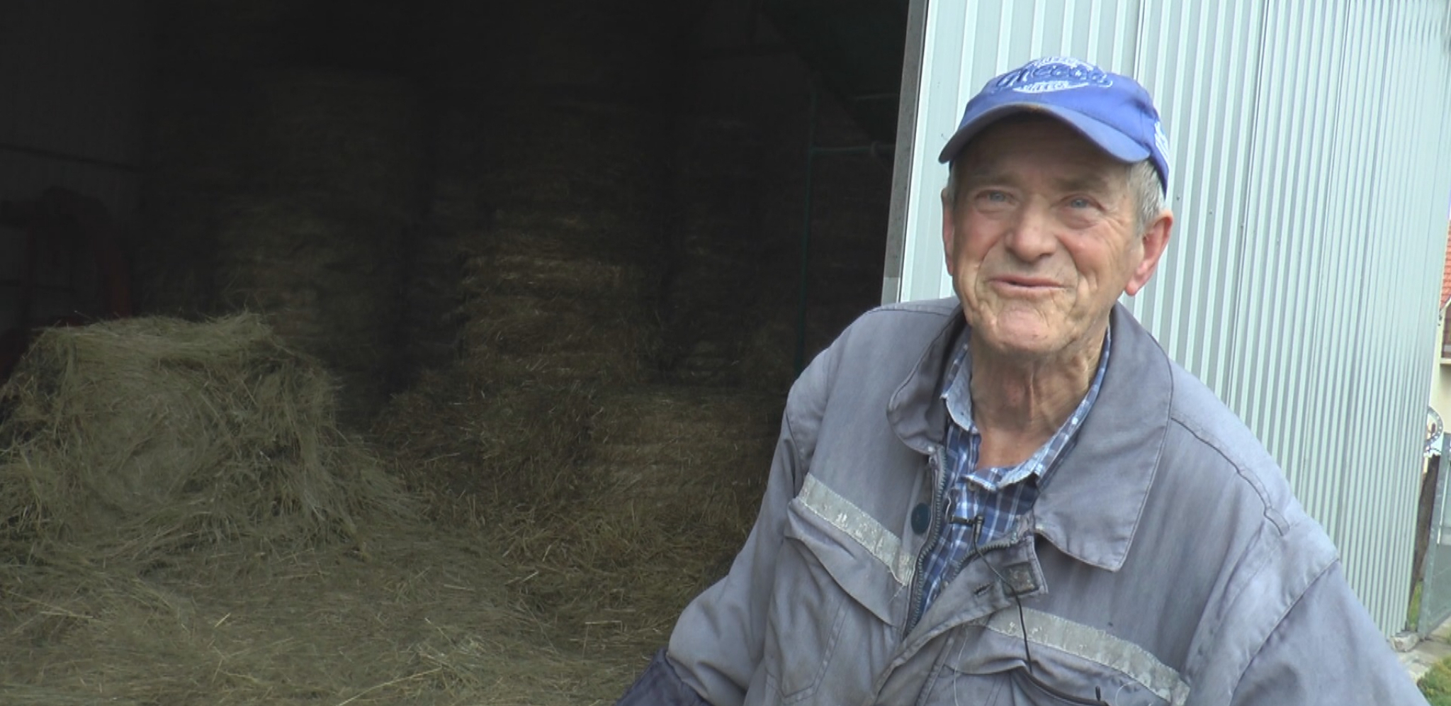 VUČIJACI GA GRIZLI I VUKLI ZUBIMA...  Priča deda Milorada ostavlja bez daha, za njega kažu da je suvoborski Džejms Bond (FOTO)