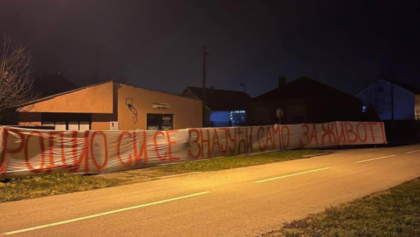 DIRLJIVE SCENE Osvanule poruke ispred Mihajlovićeve rodne kuće i stadiona gde je počeo karijeru (FOTO)