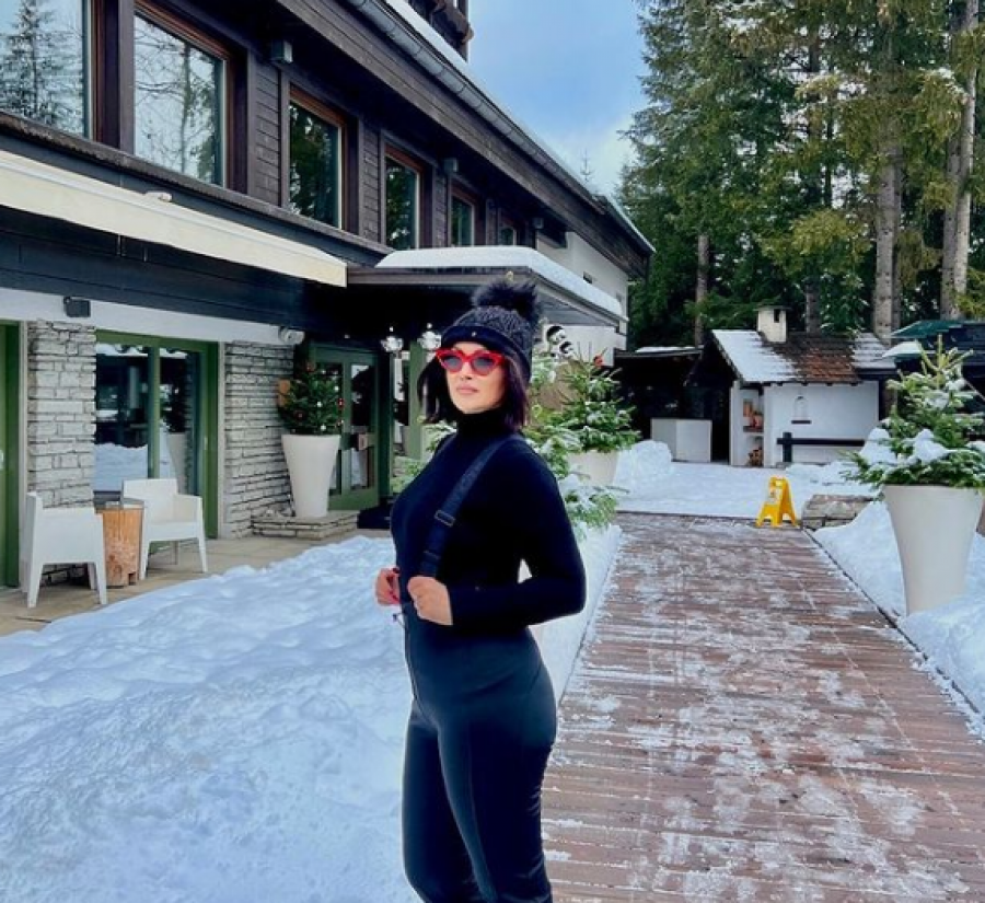 NINA BADRIĆ SE UTEGLA U USKE PANTALONE I RASPALILA MAŠTU MUŠKARCIMA Internet gori zbog njene provokacije! (FOTO)