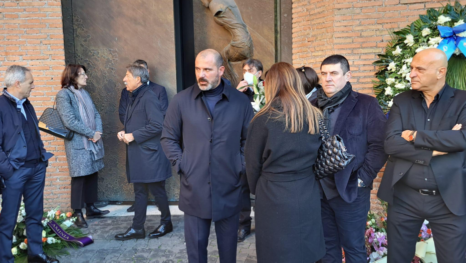 OGLASIO SE MIHIN SIN Napisao je samo jednu reč posle Stankovićeve posvete i rasplakao mnoge (FOTO)