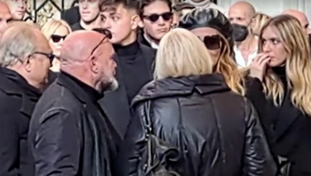 SAHRANA SINIŠE MIHAJLOVIĆA U RIMU - Piksi, Terza, Bjeković, Serse Kosmi... svi odaju počast legendi (VIDEO)