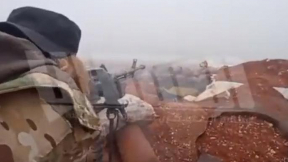 NOVI KRVNIČKI NAPAD NA ASADOVE STRAŽE Mitraljezac HTS-a raspalio po sirijskim snagama, ima mrtvih! (FOTO/VIDEO)