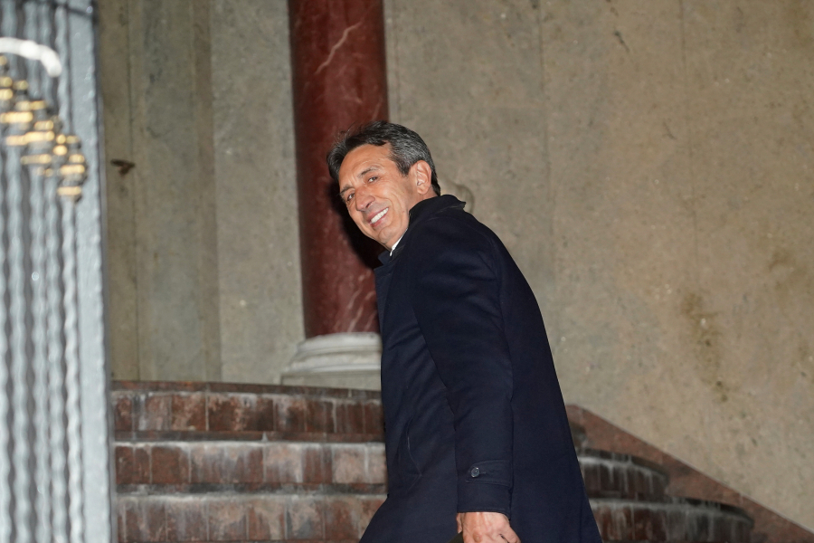 OVO JE MISTERIOZNI SIN ŽIKE JAKŠIĆA Pobegao daleko iz Srbije, ne voli da se eksponira, a njegov izgled svi komentarišu (FOTO)