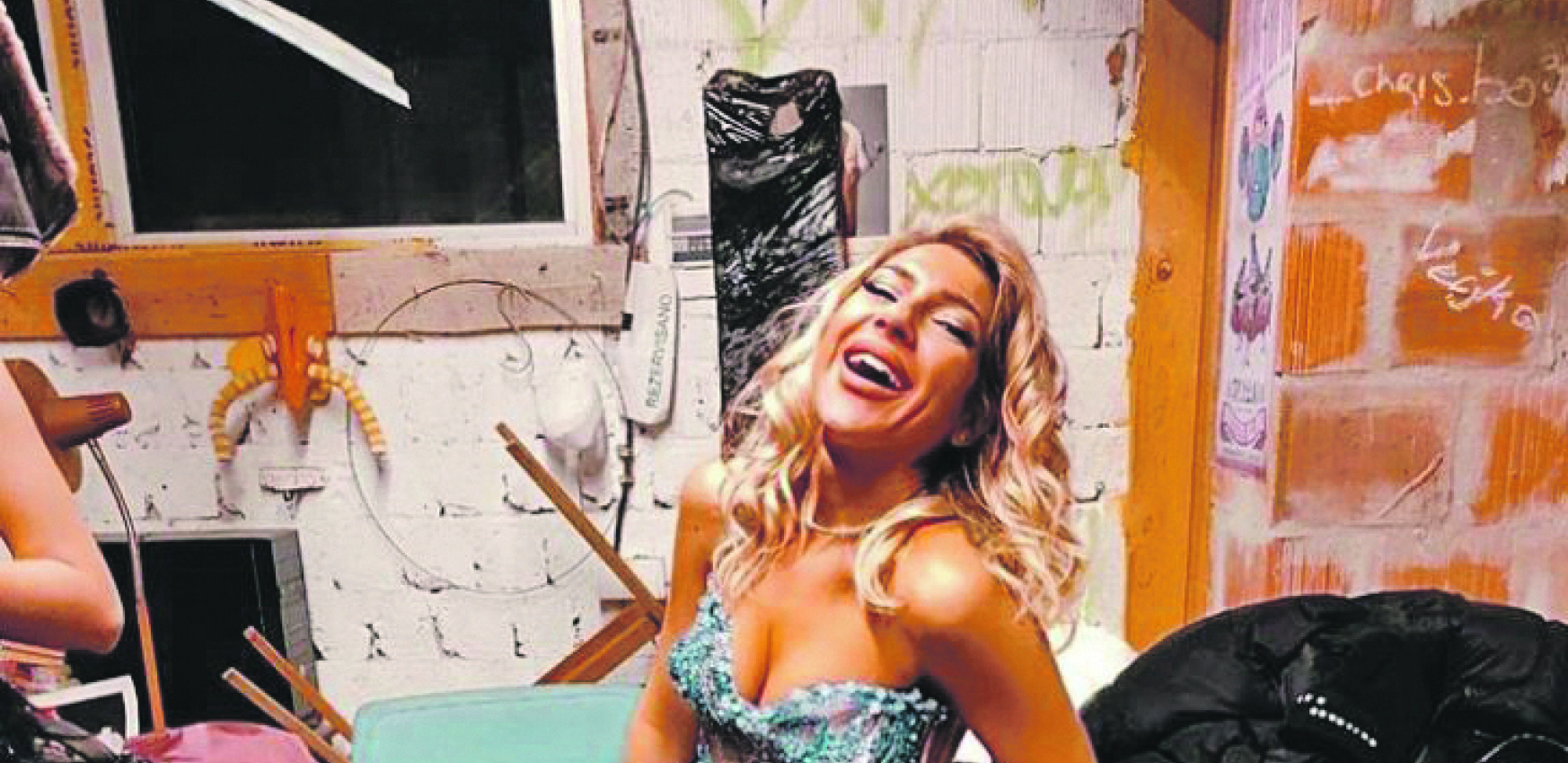 JEREMIĆEVA NE PRESTAJE DA SE MODIRA Glamurozna i u haosu, a tek da je vidite u ovom izdanju! (FOTO)