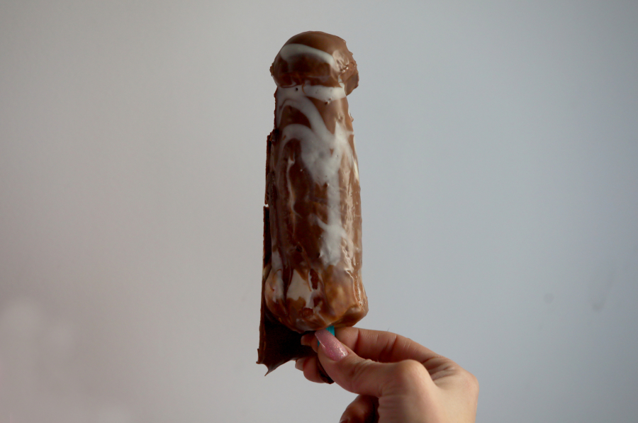 BAKA PRASE DECI PRODAJE FALUSE Roditelji besni zbog palačinki u obliku muškog polnog organa