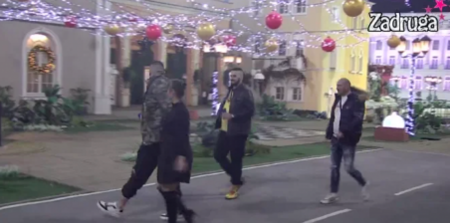 TREBA IM POMOĆ Filip, Zola, Miljana i Boki se uputili zajedno kod Drveta