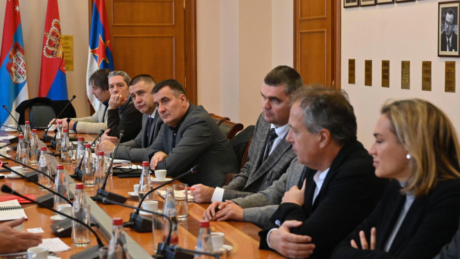 Vesić održao sastanak Radne grupe za projekat fabrike za prečišćavanje otpadnih voda u Velikom selu (FOTO)