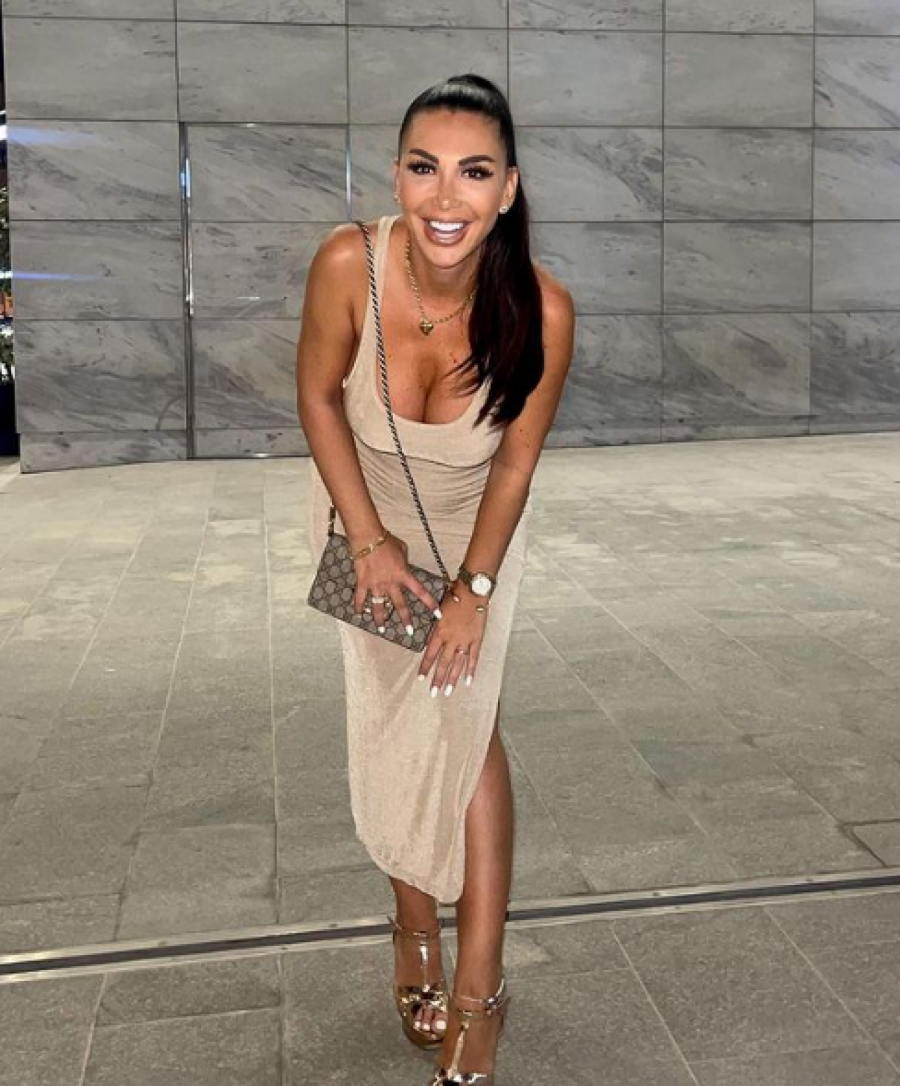 NJENI INTIMNI ODNOSI PRED KAMERAMA SU ŠOKIRALI GLEDAOCE Udala se za MOĆNOG Italijana, odjednom NESTALA, a evo kako danas izgleda! (FOTO)