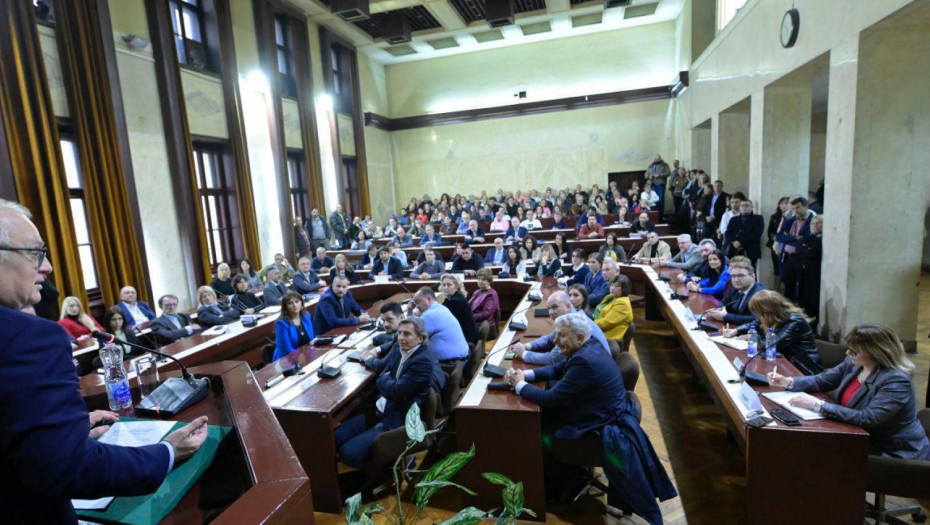 VESIĆ: UBRZANI RAZVOJ I VEĆE PLATE U ŽELEZNICI