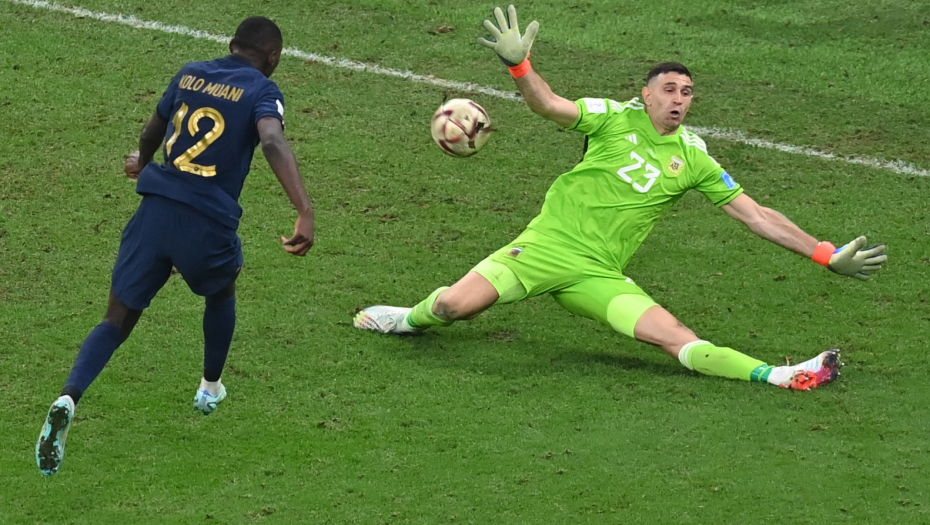 NE PRESTAJE DA ŠOKIRA Golman Argentine po završetku Svetskog prvenstva udario još jednu stvar o kojoj svi pričaju (FOTO)