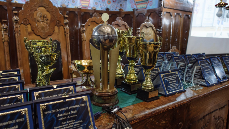 Gradonačelnik Bakić uručio prelazne pehare najboljima u akciji „Sportista godine Subotice“