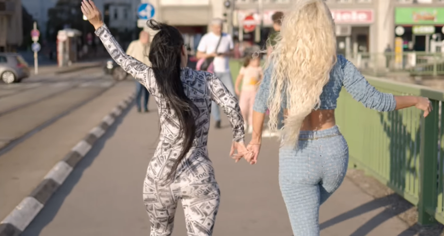 NIKAD VRELIJE IZDANJE Sara Reljić šokirala fanove, kadrovi iz novog spota oduzimaju dah (FOTO/VIDEO)