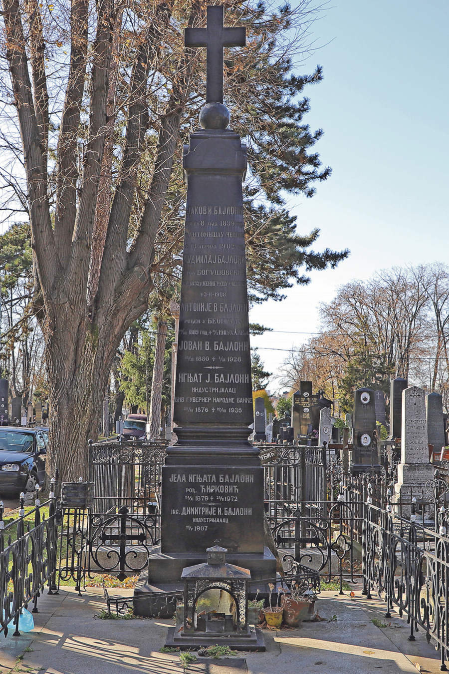 TRAGOM STRANACA NA NOVOM GROBLJU U BEOGRADU: Šonda pravio čokoladu, Bajloni držao kafanu!