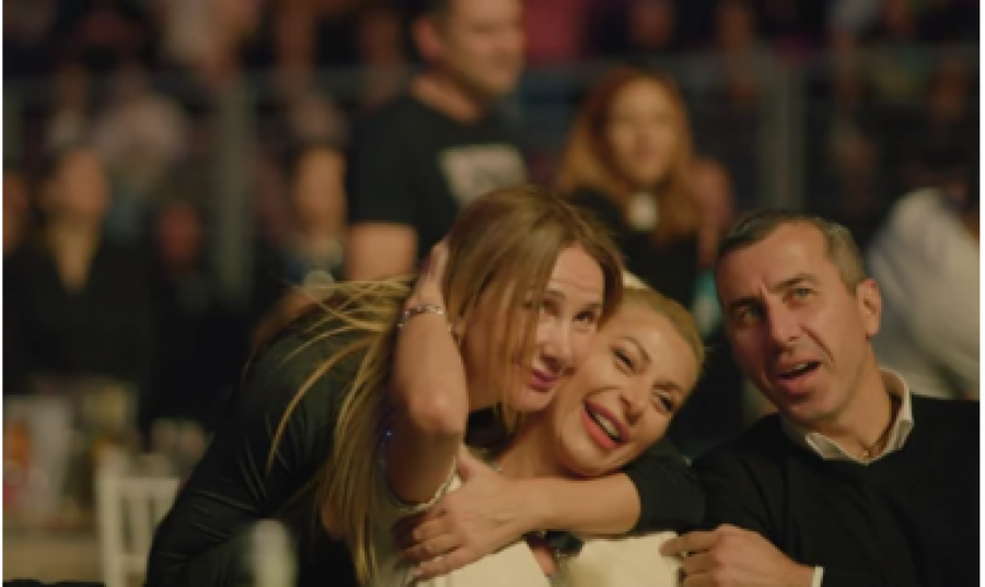 EMOCIJE NIJE MOGLA DA SAKRIJE Ceca prekinula koncert zbog sestre Lidije (FOTO)