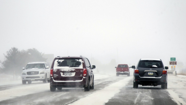 BOŽIĆ U MRAKU: U zimskoj oluja u SAD poginulo 27 ljudi, velika isključenja struje