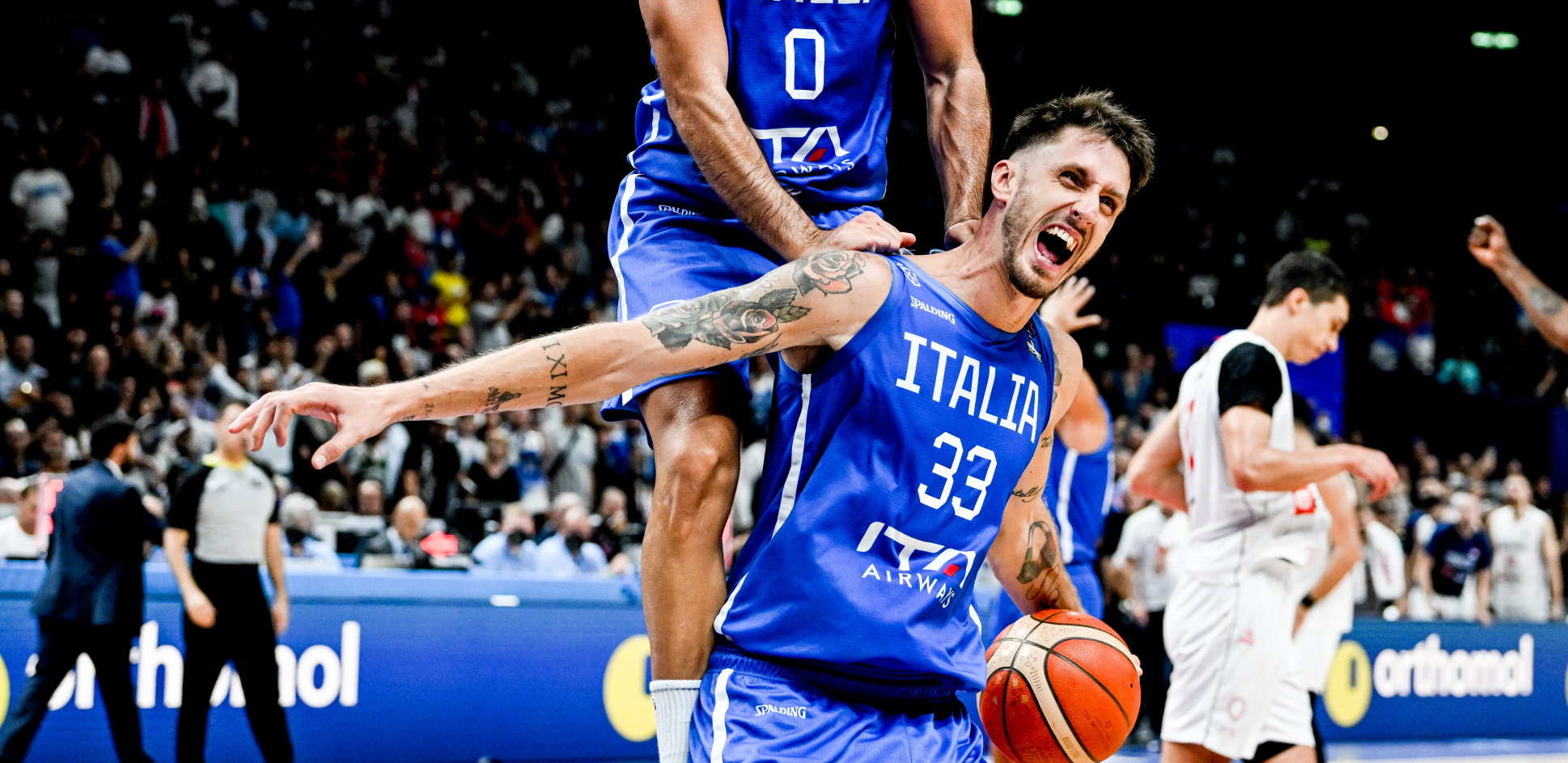 PUCA JOŠ JEDNA ZVEZDINA BOMBA Poznati Italijan oblači crveno-beli dres