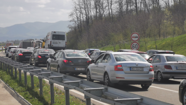VOZAČI PAŽNJA Usporen saobraćaj na obilaznici oko Beograda kod petlje Orlovača - Ostružnica
