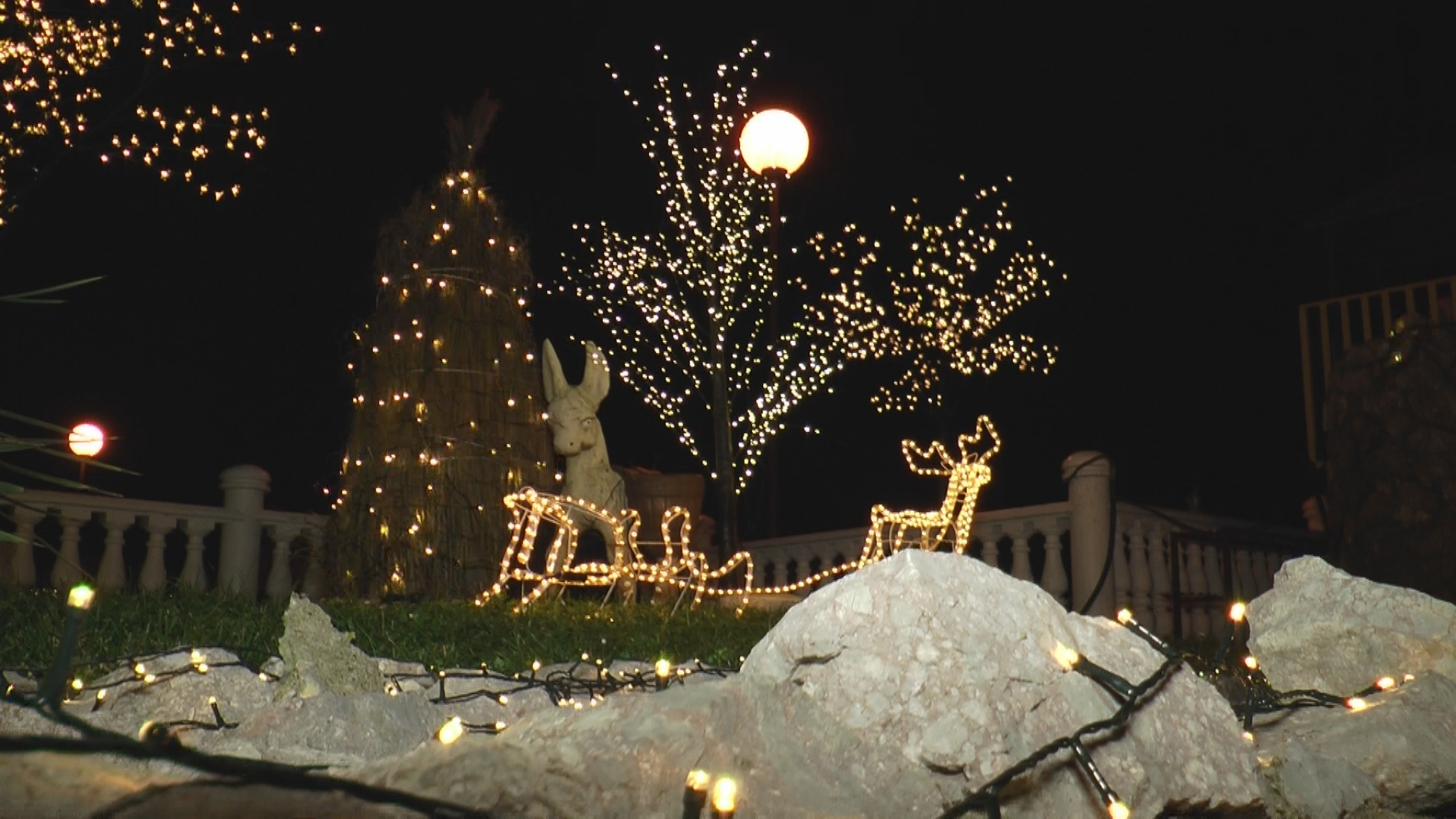 PRIZORI KAO IZ BAJKE: Novogodišnja čarolija kod Čačka