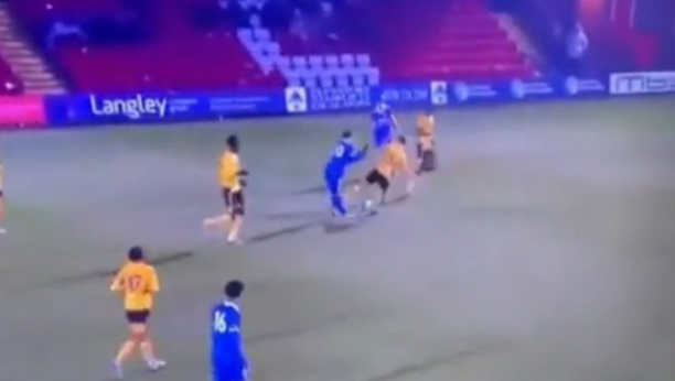 START ZA ZATVOR Brutalan potez fudbalera, mladi Englez teško povređen, čeka ga ogromna pauza (VIDEO)