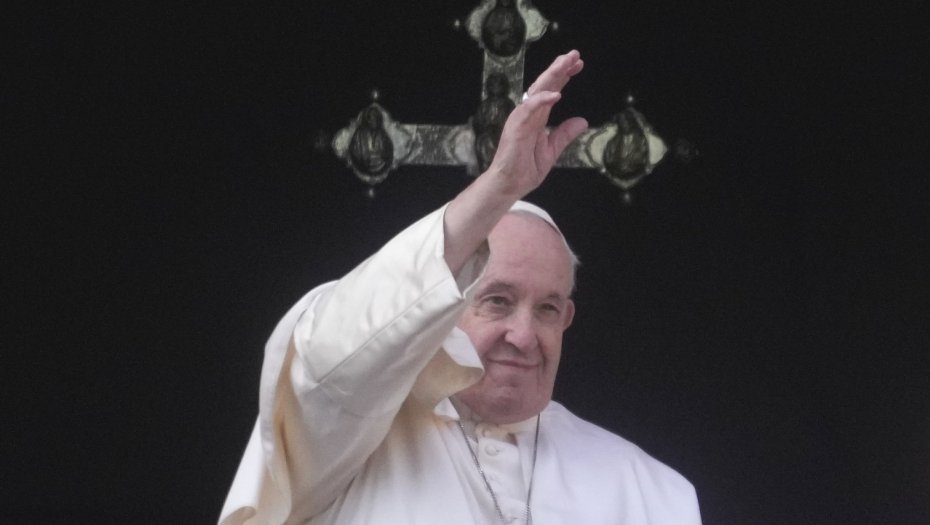 PAPA FRANJA PORUČIO Svet čezne za mirom