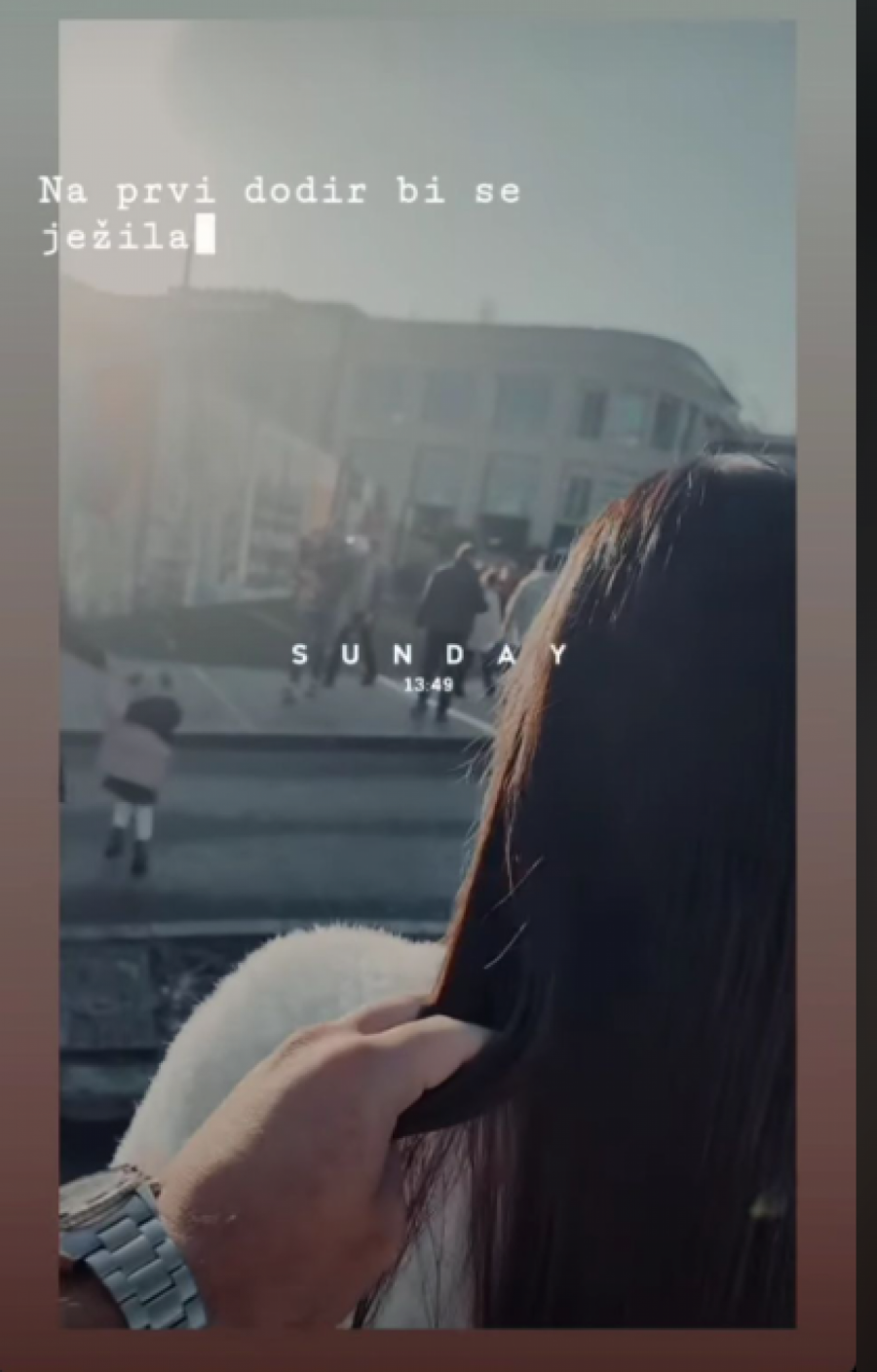 POSVEĆUJE JOJ PESME Dejan Dragojević totalno odlepio za atraktivnom voditeljkom: Mazi je po kosi (FOTO)