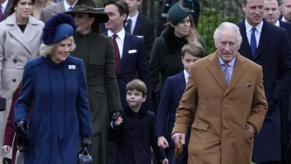 PRVI PUT KAO DOMAĆIN TRADICIONALNOG SKUPA KRALJEVSKE PORODICE Kralj Čarls proslavlja Božić u Sandringemu sa porodicom