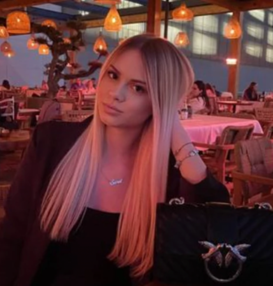 SARA ISTIH GODINA KAO ANĐELA ĐURIČIĆ Evo kako izgleda ćerka Zvezdana Slavnića (FOTO)