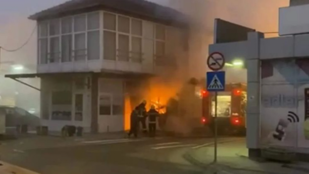 GORI KOD AUTOBUSKE STANICE Požar u Novom Pazaru, vatrogasci se bore sa vatrenom stihijom (FOTO)