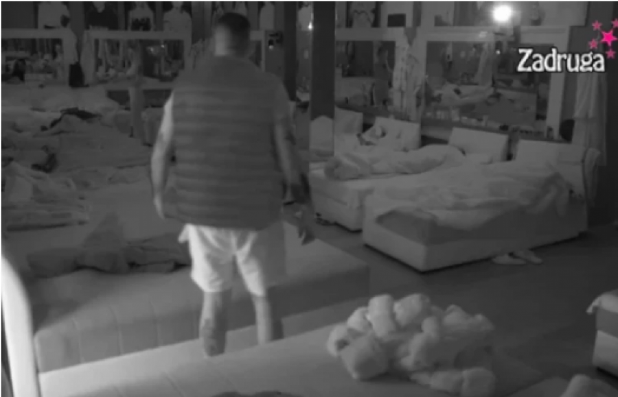 HITNO UPAO U BELU KUĆU Aleksandra prebledela kada je videla Filipa Cara na vratima