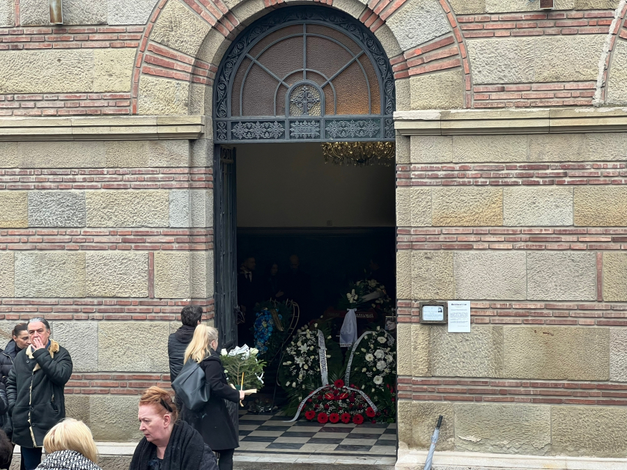 POČELO OPELO MILANU LAĆI RADULOVIĆU Futa slomljen SUZE ISPUNILE NOVO GROBLJE (FOTO/VIDEO)