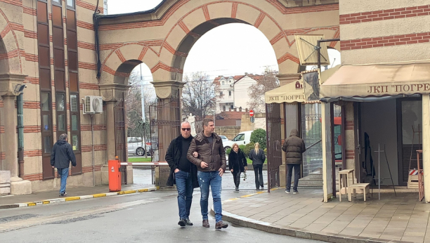 ESTRADA NE PRESTAJE DA PRISTIŽE Matić i Bekuta nemi od tuge,  pevačica jedva stoji na nogama (FOTO/VIDEO)
