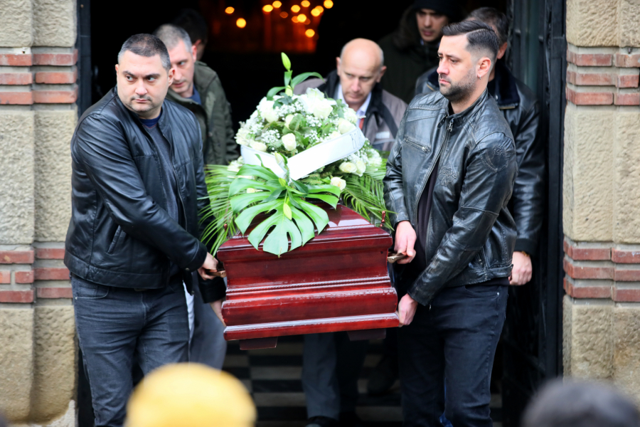 NEUTEŠNI OTAC, BAKA I DEKA Laća je otišao da s majkom i bratom nađe mir: TUGA