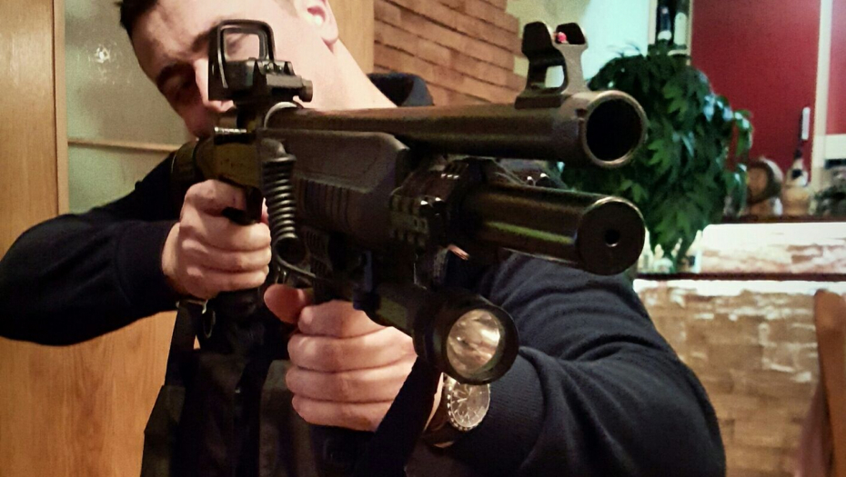 "BRATE, SAMO NEMOJ PROMAŠITI" Strahinja živeo u luksuzu i voleo da se slika sa oružijem