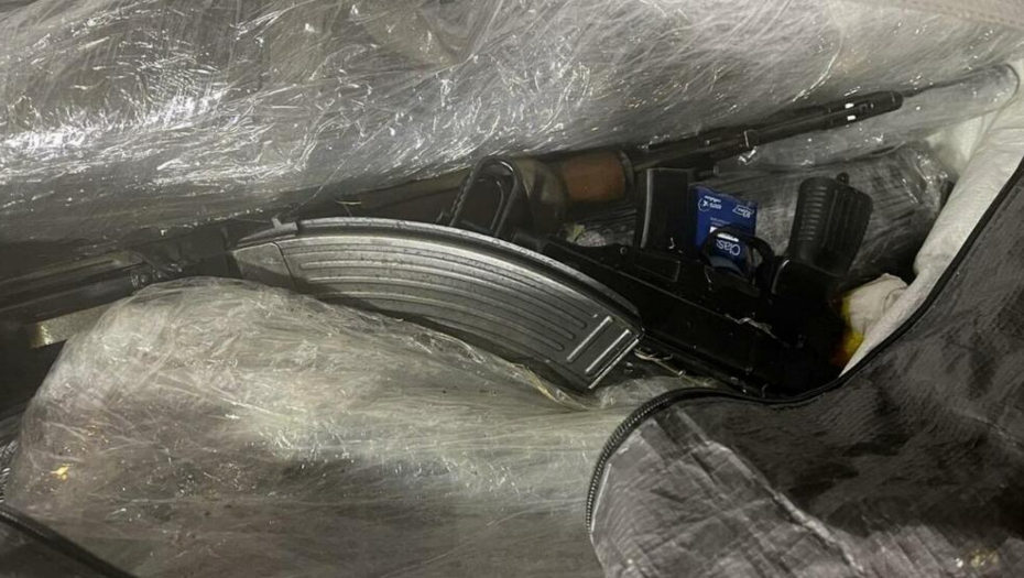 EVO ŠTA JE SVE PRONAĐENO KOD ALBANSKOG TERORISTE.    Sa oružjem mogao da opremi čitav jedan vod