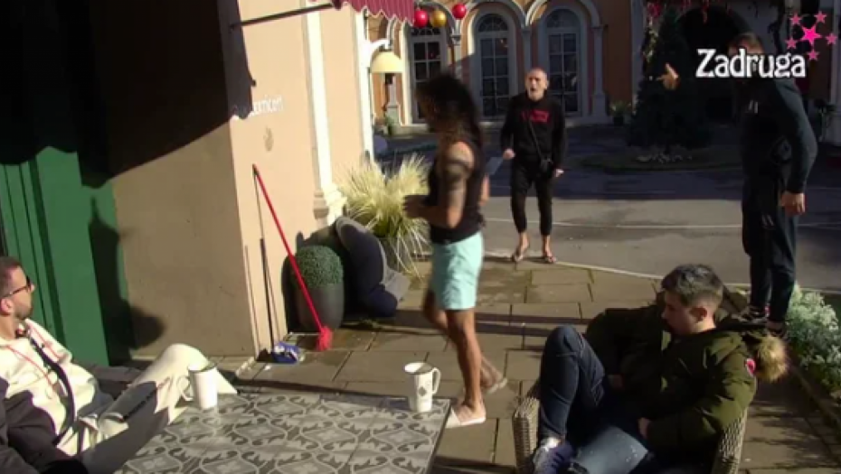 MILJAN UŠAO U CRVENO Bukti rat, Lepi Mića i Vračević digli Belu kuću na noge