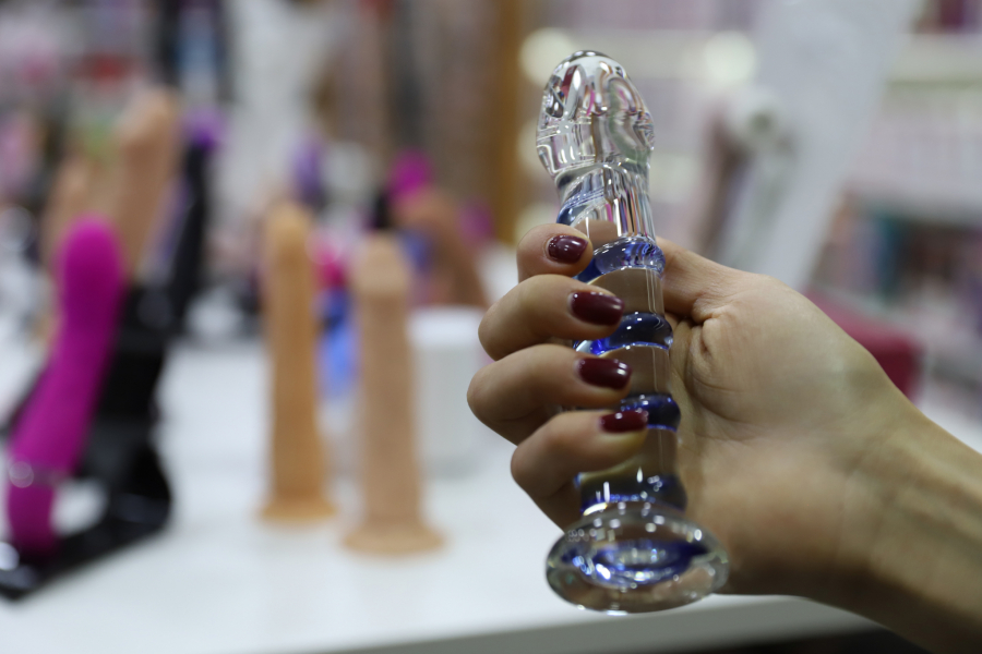 BEZ BLAMA Pred Novu godinu najviše se traže zavodljivi donji veš i kostimi Deda Mrazice: Srpkinje obožavaju vibratore!