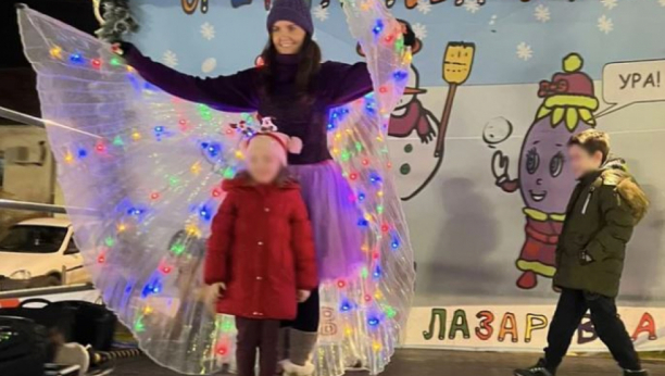 POČELA JE ZIMSKA ČAROLIJA U LAZAREVCU Dečije osmehe izmamiće Trg bajki! (FOTO)