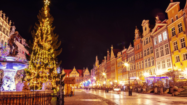 PRVI PUT U Kijevu postavljena božićna jelka prema novom kalendaru