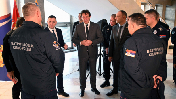 HRABROŠĆU STE SPASLI SRBIJU Ministar Gašić se zahvalio ekipama koje su učestvovale u rešavanju akcidenta s amonijakom u Pirotu (FOTO)