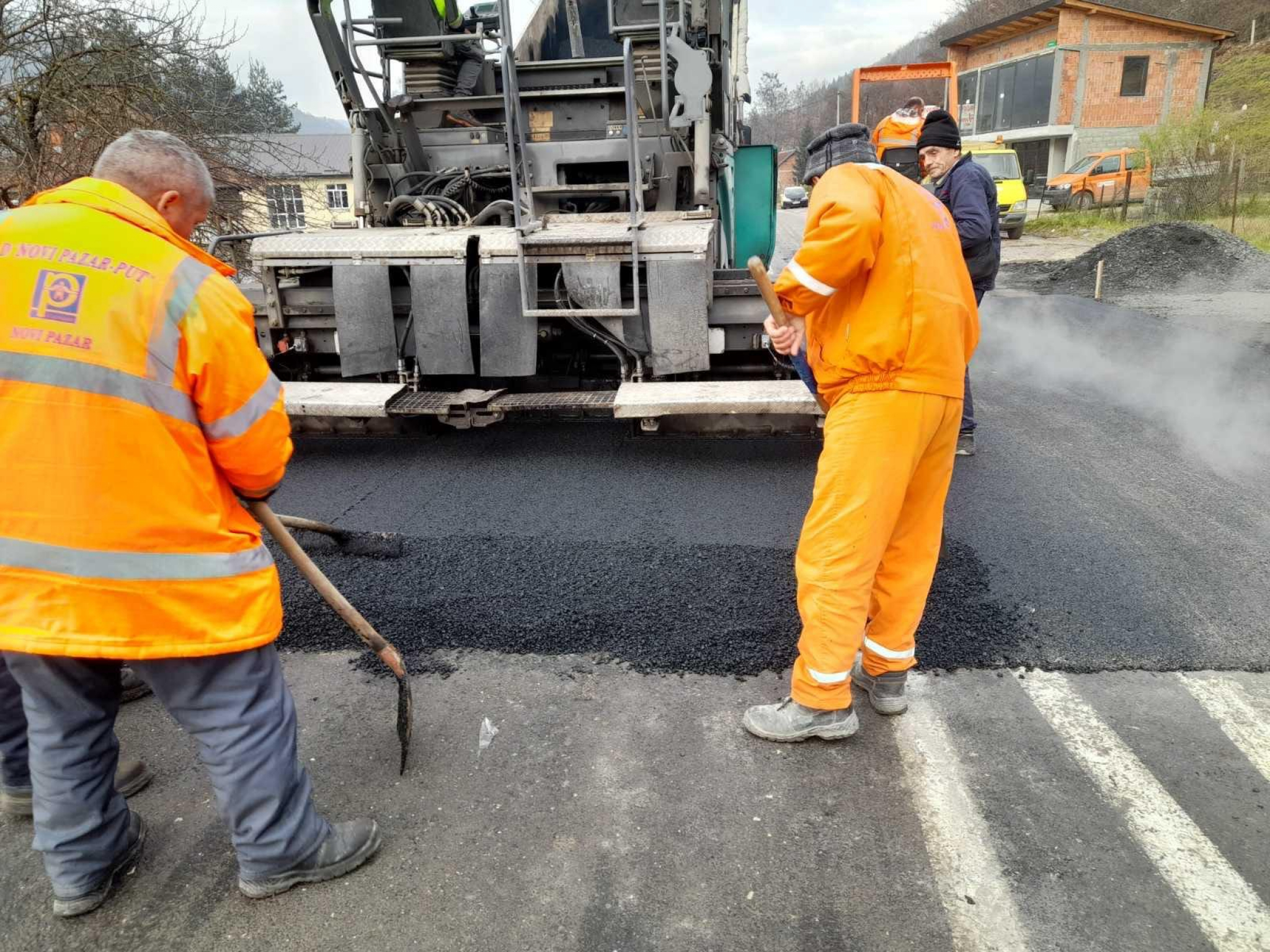 OBEĆANJE ISPUNJENO Počelo postavljanje platformi na kritičnim tačkama u Novom Pazaru