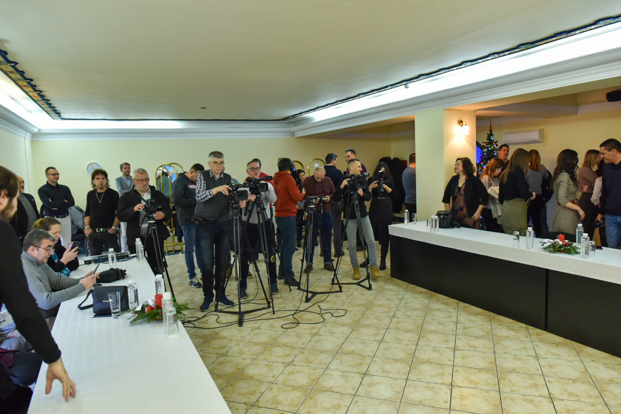 NOVOGODIŠNJA TRADICIJA U SUBOTICI Bakić i Pastor priredili doček za medije u Gradskoj kući