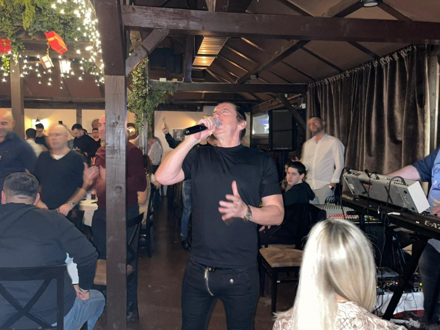 IZNENADIO SVE Jašar Ahmedovski ronio suze na nastupu u restoranu Sport zbog ove pevačice!