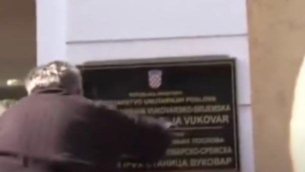 "POKLON" SRBIMA NA KRAJU GODINE Vukovar ukinuo ćirilicu kao ravnopravno pismo