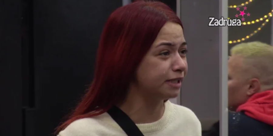 TUKAO SI MAJU SVE VREME Palčica na stubu srama zbog ponašanja prema Petrućiju, brutalno udarila na Cara