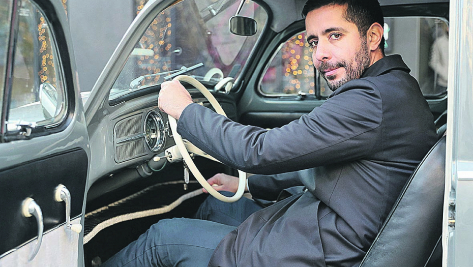 VOLITE LI BRZU VOŽNJU? Ministar Momirović provozao ekipu Alo! svojim omiljenim oldtajmerom 20 na sat (VIDEO)