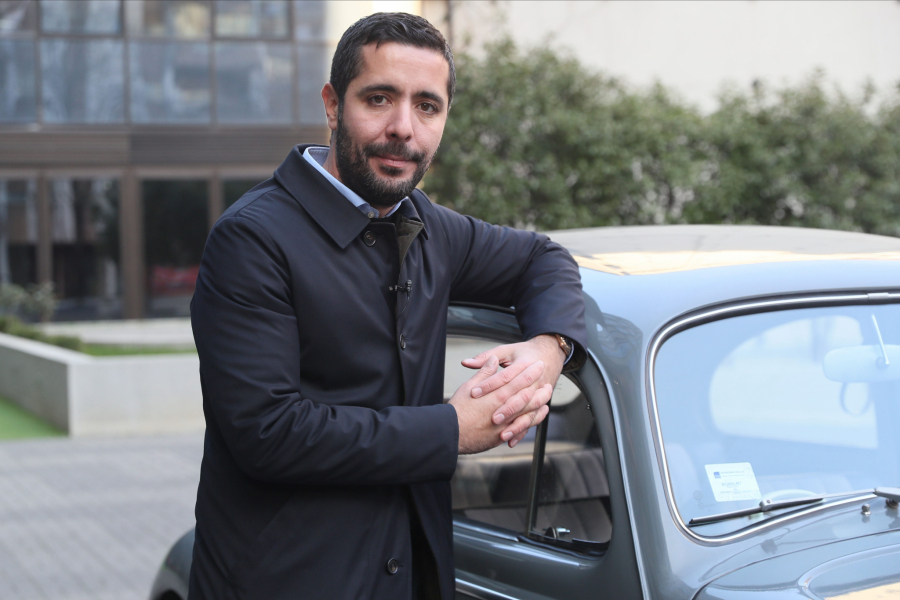 VOLITE LI BRZU VOŽNJU? Ministar Momirović provozao ekipu Alo! svojim omiljenim oldtajmerom 20 na sat (VIDEO)