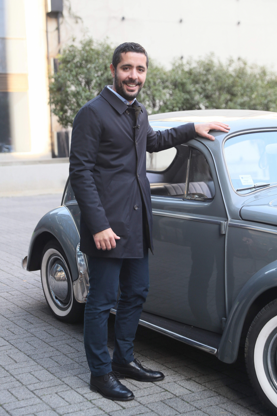 VOLITE LI BRZU VOŽNJU? Ministar Momirović provozao ekipu Alo! svojim omiljenim oldtajmerom 20 na sat (VIDEO)