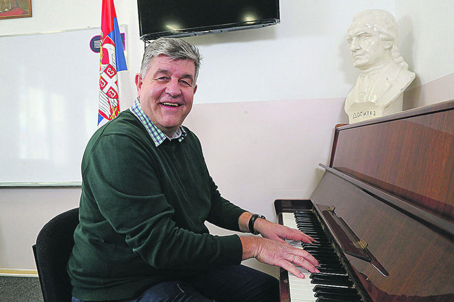 JEDNOSTAVNO, BRILJIRA Voljeni profesor, TV zvezda, kompozitor... otvorio dušu za Alo! i poručio: NIKAD GEPEKOVAN!